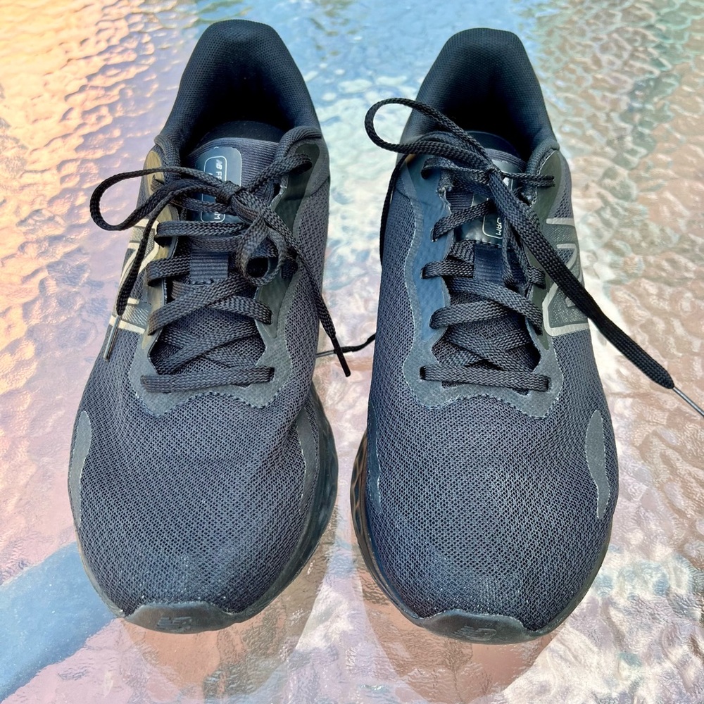 New Balance Men's Black Athletic Shoes Size 9 1/2 - Picture 3 of 9